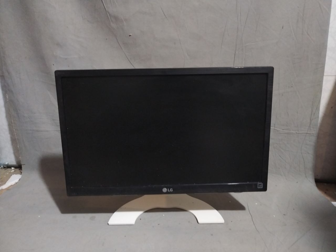 مانیتور استوک ال جی  22 اینچ         LG 22m37a-b